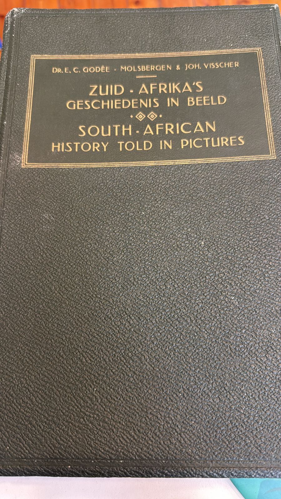SOUTH AFRICAN HISTORY TOLD IN PICTURES by DR. E, C. GODEE - MOLSBERGEN & JOH. VISSCHER(used)